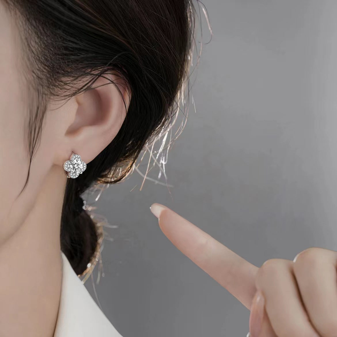 Clover Earrings | White Gold