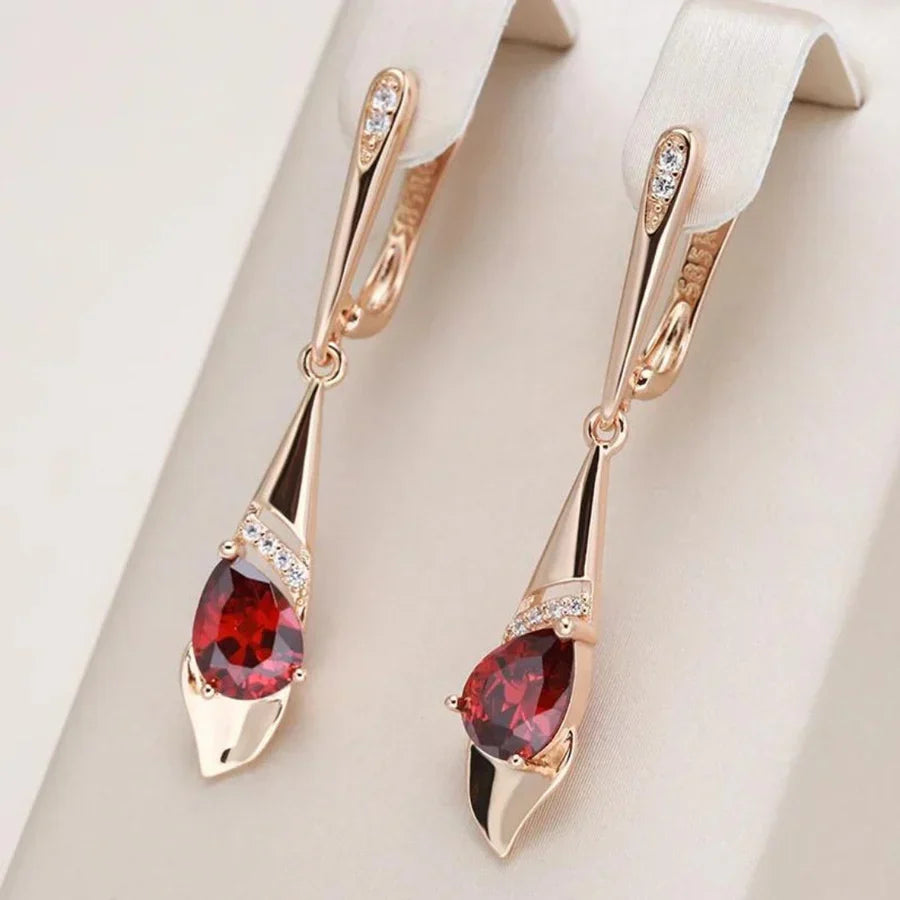 Exquisito dije con aretes de cristal rojo | Oro