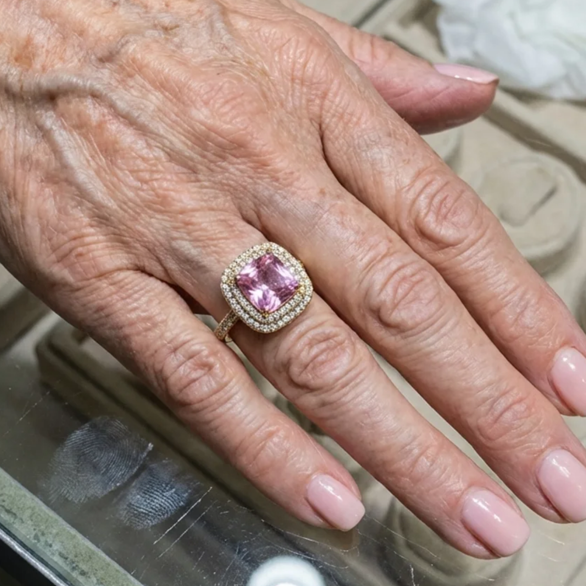 Anillo de zafiro rosa corte cojín | Oro blanco
