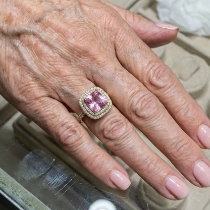 Anillo de zafiro rosa corte cojín | Oro blanco