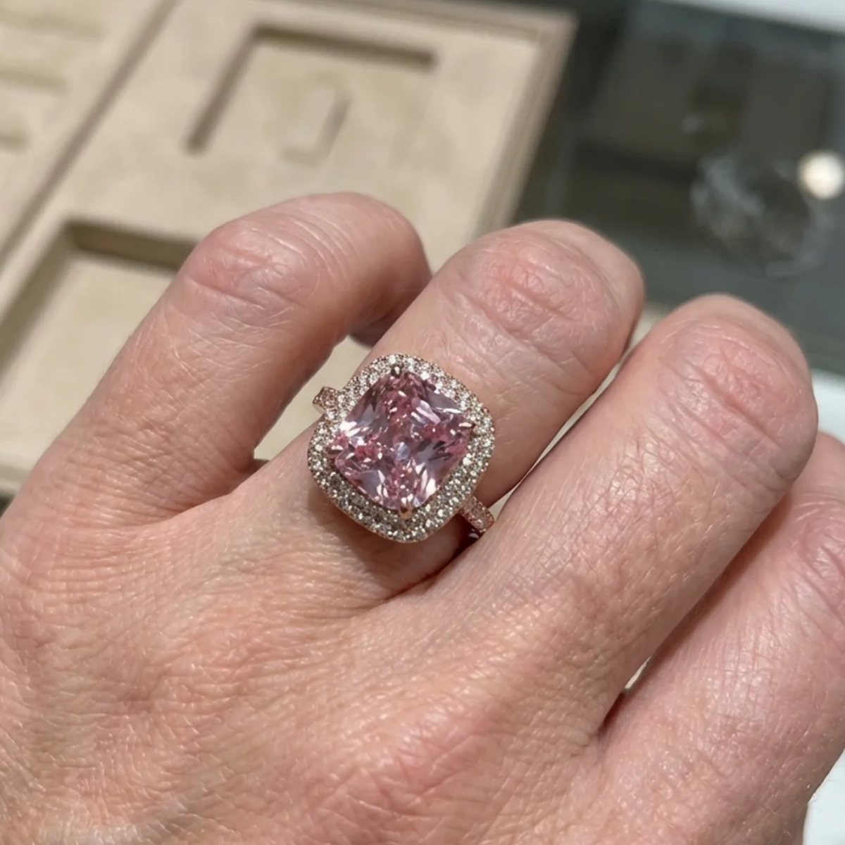 Anillo de zafiro rosa corte cojín | Oro blanco