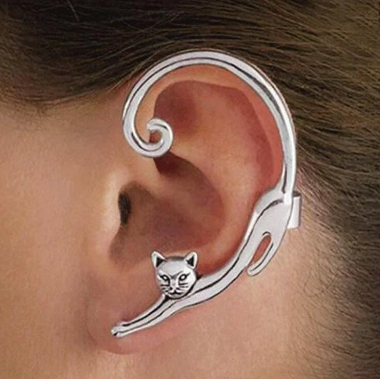 Arete individual con dije de bigotes | Oro blanco