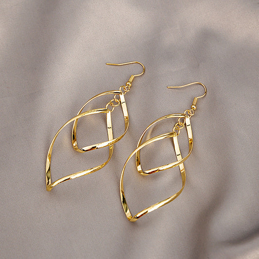 Aretes colgantes minimalistas de capas | Oro