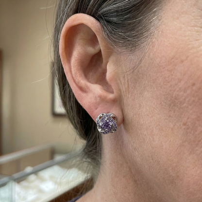 Aretes de nudo con cristal morado | Oro blanco