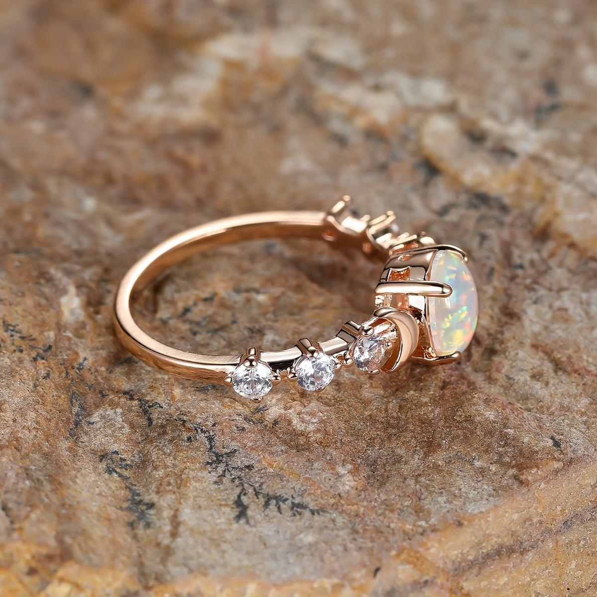 Anillo de ópalo y luna creciente | Oro rosa