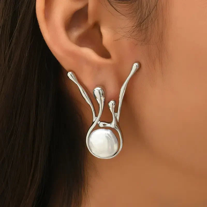 Aretes de perlas irregulares de plata antigua | Oro blanco