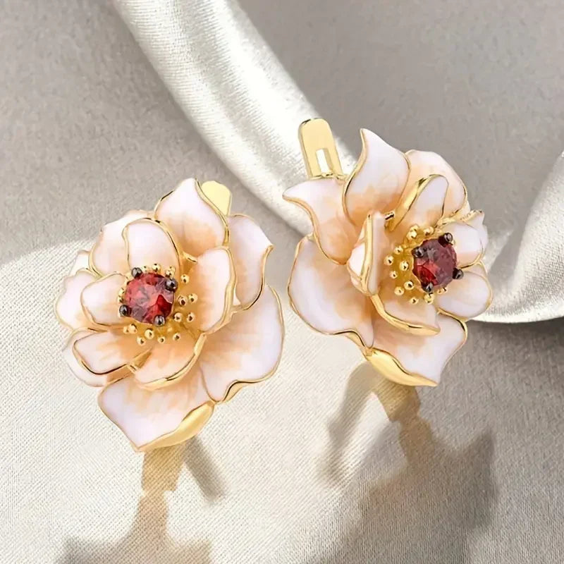 Aretes Flor Blanca Circonita Roja | Oro