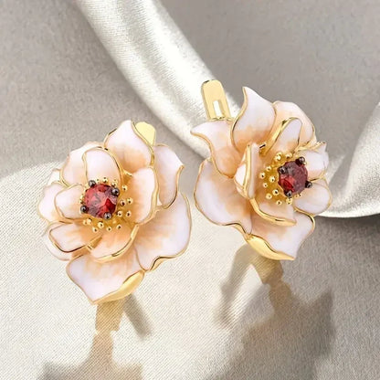 Aretes Flor Blanca Circonita Roja | Oro