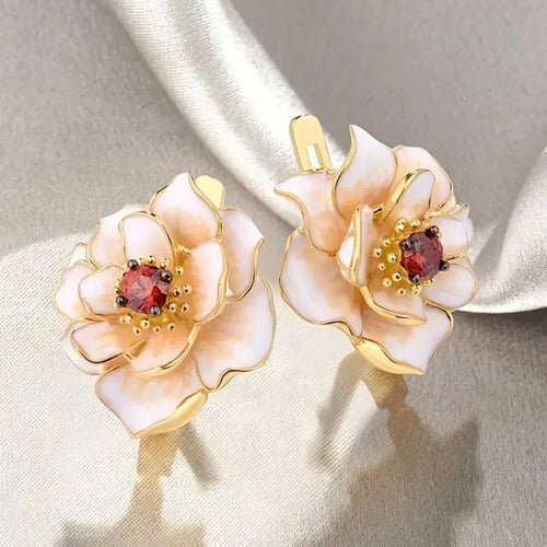 Aretes Flor Blanca Circonita Roja | Oro